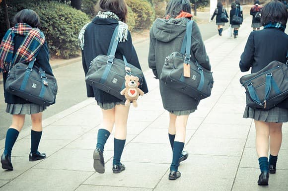 Khám phá chiếc cặp của học sinh Nhật Bản: Bên trong chứa đựng cả 