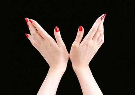 Đọc và suy ngẫm - Vì sao tay con gái lại... mềm? Đọc và suy ngẫm - Vì sao tay con gái lại... mềm?