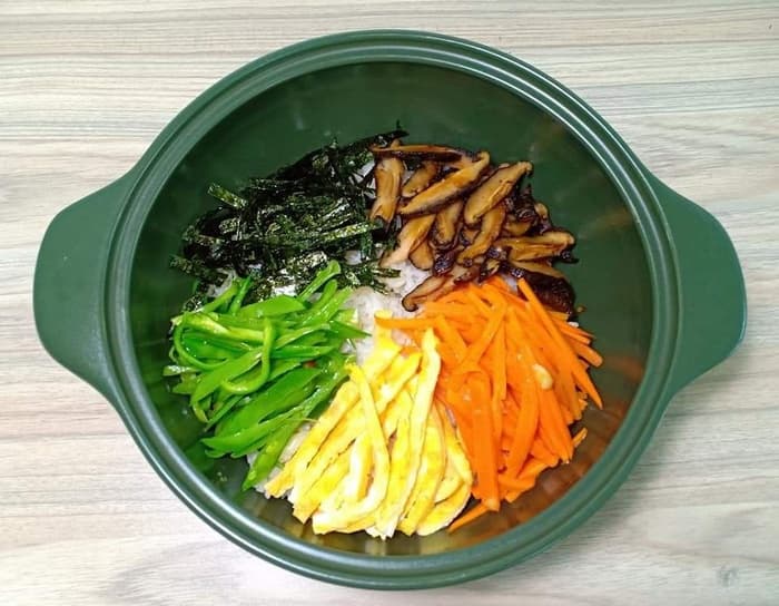 Làm cơm trộn bibimbap Hàn Quốc nhanh gọn đổi bữa cho cả nhà