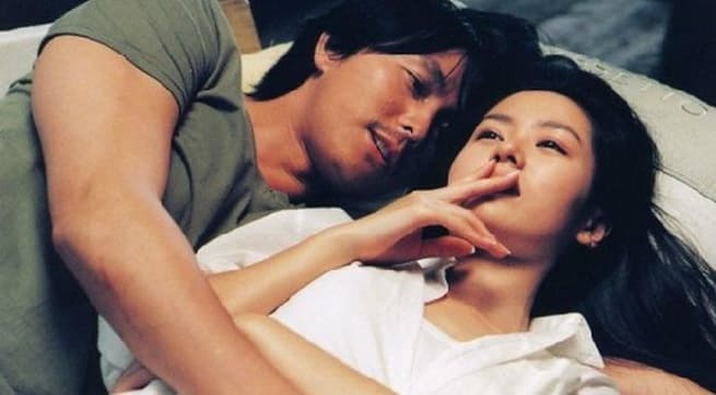 Đàn bà ai cũng có nước mắt, chỉ là khóc ra hay nuốt vào mà thôi