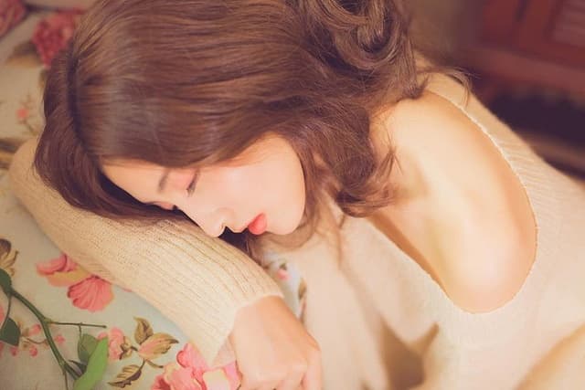 Đàn bà ai cũng có nước mắt, chỉ là khóc ra hay nuốt vào mà thôi