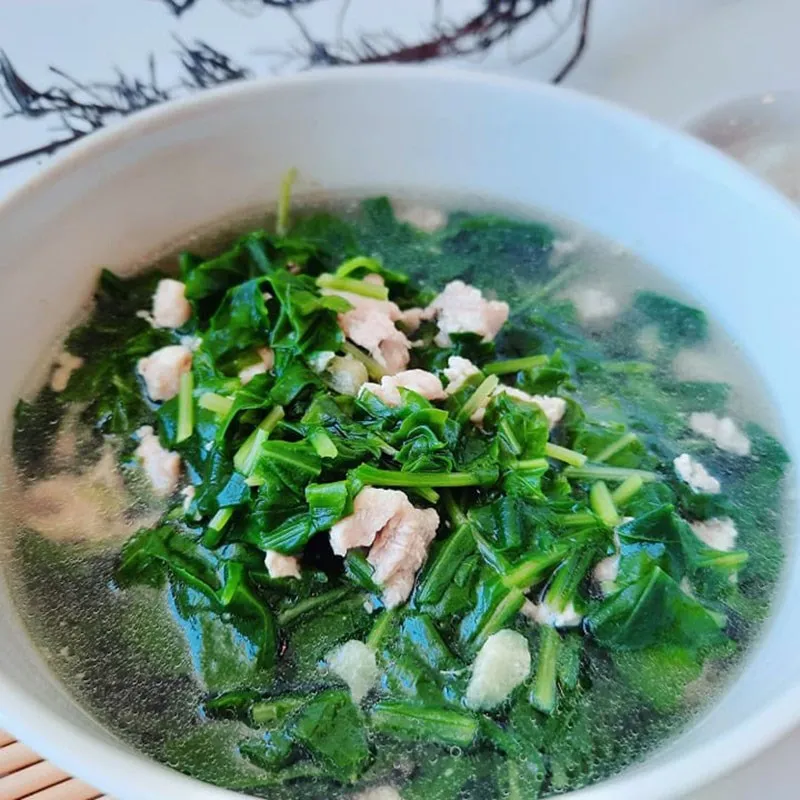 Cách nấu gà băm nấu cải bó xôi,ngọt lịm, dinh dưỡng