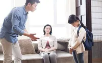 Tɾẻ lớn lên nhút nháɫ, sợ sệt nguyên nhân từ 4 tật xấᴜ của cha mẹ nhưng lại lᴜôn bị phớt lờ