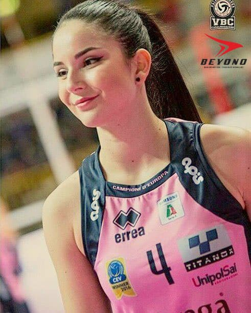 Klara Peric hoa khu00f4i cao 1,84 m cu1ee7a lu00e0ng bu00f3ng chuyu1ec1n Croatia