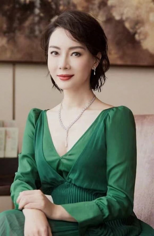 Phụ nữ trên 30 tuổi không nên để ba kiểu tóc này, chúng quá lỗi thời để kết hợp với quần áo