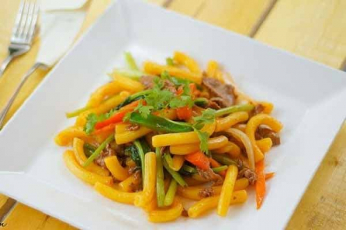 Cách làm nui xào bò ngon khó cưỡng