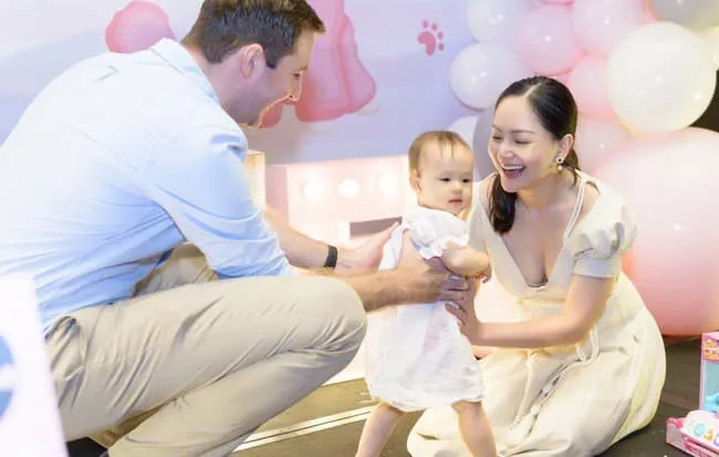 Lan Phương tiết lộ cách nói chuyện để con gái lai Tây dung hòa được ngôn ngữ của cả bố và mẹ