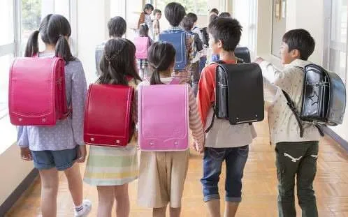 Khám phá chiếc cặp của học sinh Nhật Bản: Bên trong chứa đựng cả 