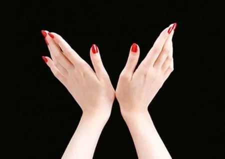 Đọc và suy ngẫm - Vì sao tay con gái lại... mềm?