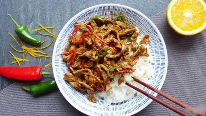 Bò xào sốt cam ngon lạ miệng lại đưa cơm cả nhà ai cũng thích mê