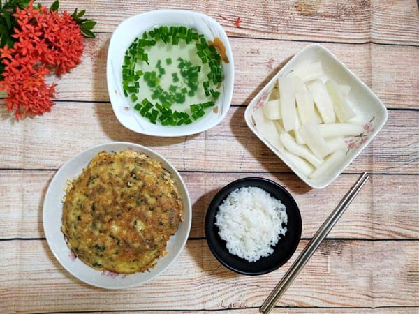 Cơm trưa mang đi làm nhanh gọn với 2 món ngon lành cho nàng công sở