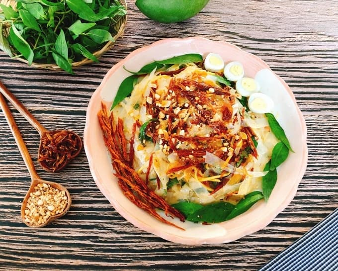 Bánh tráng trộn khô bò thơm ngon lai rai mãi vẫn thèm