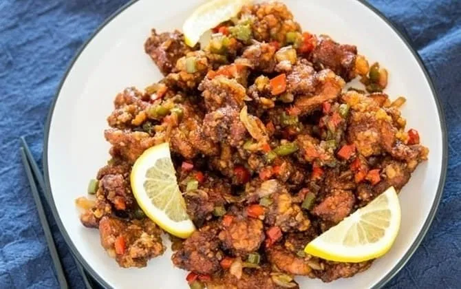 Tuyệt chiêu gà chiên tỏi cay ngon tuyệt chồng con ăn hết vẫn thèm mãi