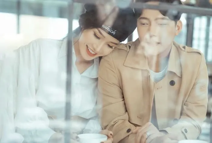 Đàn bà lựa chọn cô đơn, không phải vì họ không chịu mở lòng mà vì chẳng ai chịu thật lòng với họ