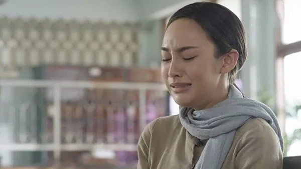 Đêm tân hôn, chú rể bất ngờ đẩy cô dâu xuống giường và gầm lên giận dữ