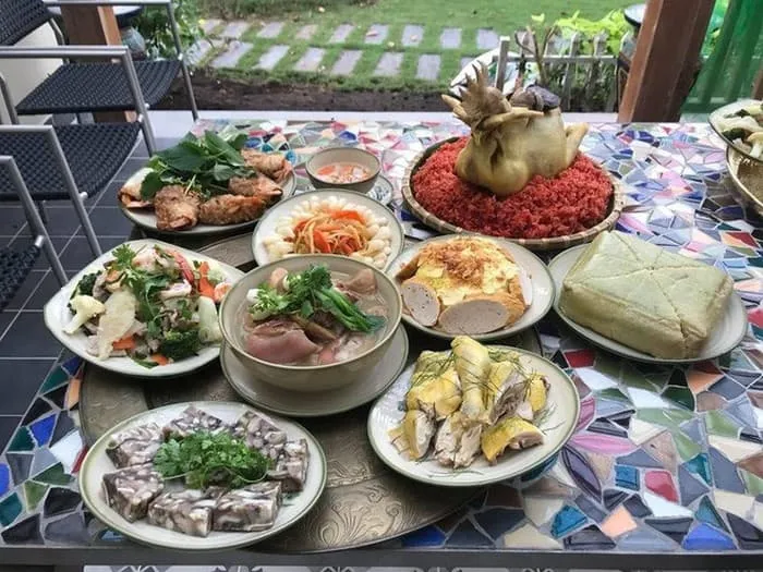 Nỗi niềm sợ Tết của chị em: Cả năm hùng hục cơm nước, tết đến cũng quần quật cỗ bàn