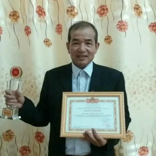 Lão nông trồng nghệ rừng chữa bệnh nan y cho vợ