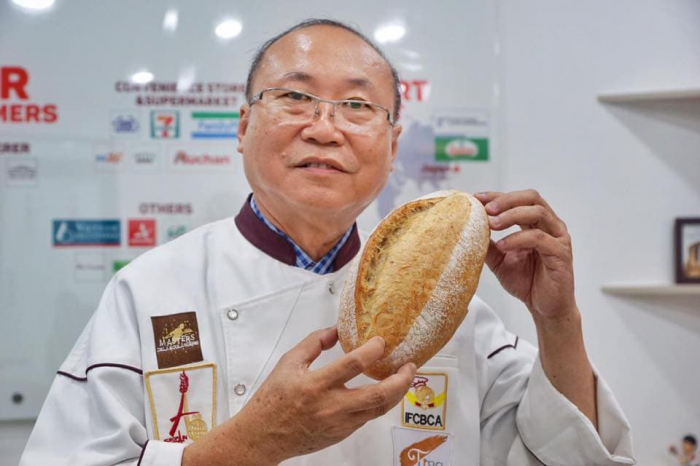 Vua bánh mì Kao Siêu Lực làm bánh mì thanh long, mở hướng mới giải cứu nông sản