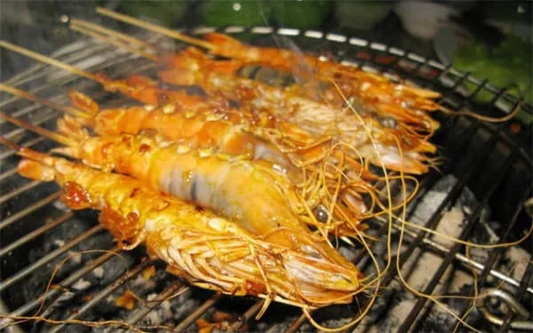 Cách làm tôm sú nướng muối ớt cực đơn giản nhưng rất 