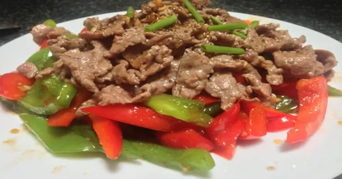 Ngâm với thứ nước này, thịt bò lỡ mua phải miếng già, dai khi xào cũng mềm, thơm, mẹ chồng khó tính cũng phải khen