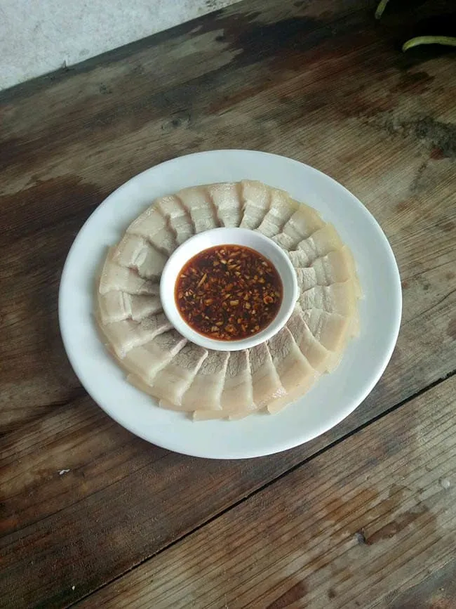 Chấm thịt lợn luộc không cần nước mắm, pha nước chấm này vừa ngon làm lại nhanh