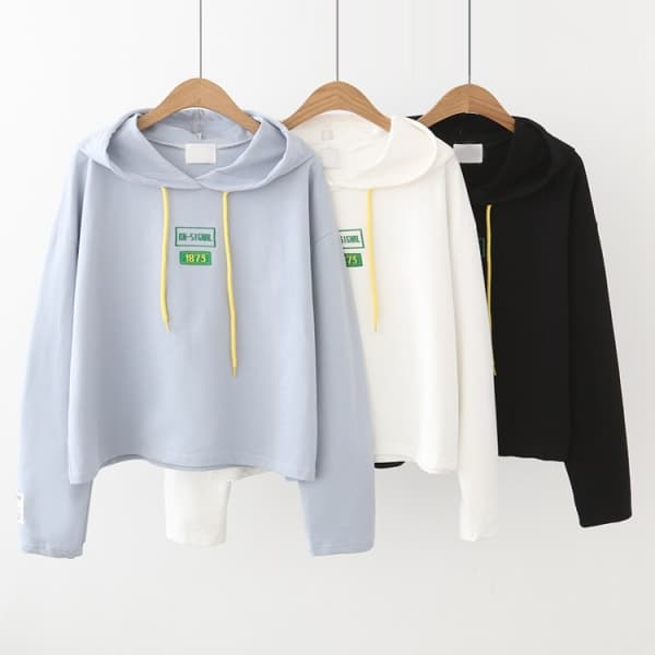 Cách phối đồ với áo hoodie nữ cực chất cho cô nàng cá tính