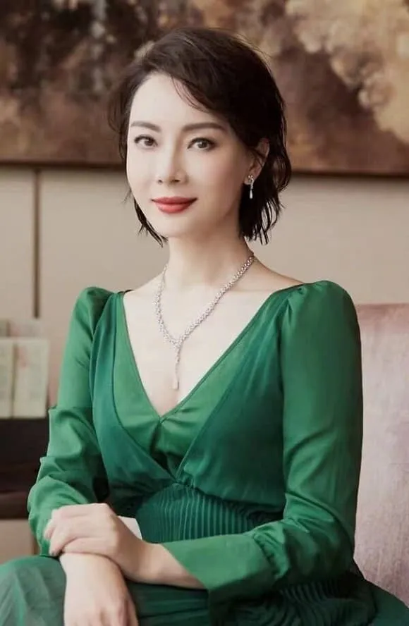 Phụ nữ trên 30 tuổi không nên để ba kiểu tóc này, chúng quá lỗi thời để kết hợp với quần áo