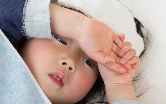 Chuyên gia tiết lộ những trường hợp trẻ bị ốm nên nghỉ học ở nhà, cha mẹ đang nuôi con nhỏ cần chú ý ngay