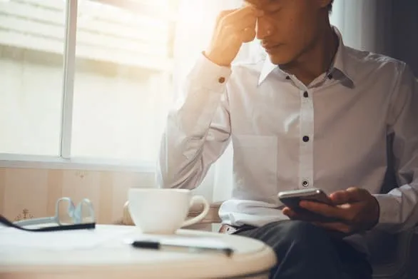 Rượu bia, thuốc lá khiến quý ông tuổi 40 'ngã quỵ' thế nào?