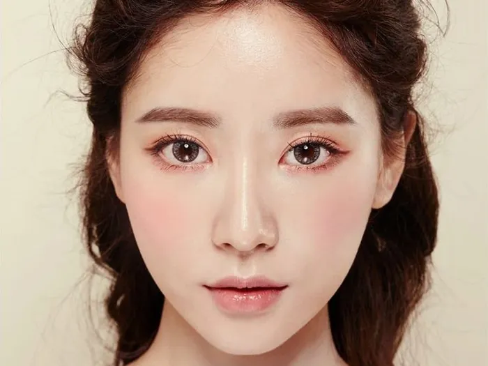  Trang điểm nền: Mẹo giữ lớp nền lâu trôi tối ưu nhất