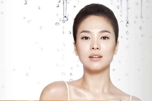  Dùng kem dưỡng ẩm trước khi trang điểm như thế nào là tốt nhất?
