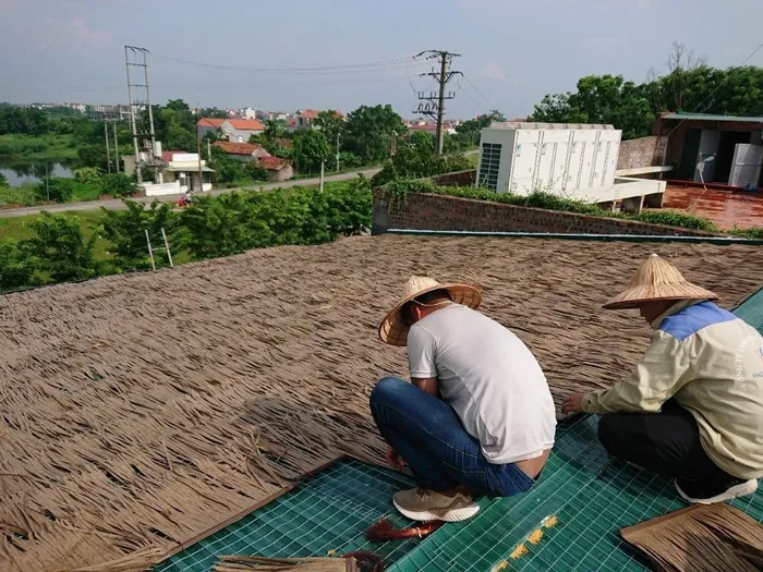 Mái lá nhân tạo, thi công mái lá nhân tạo