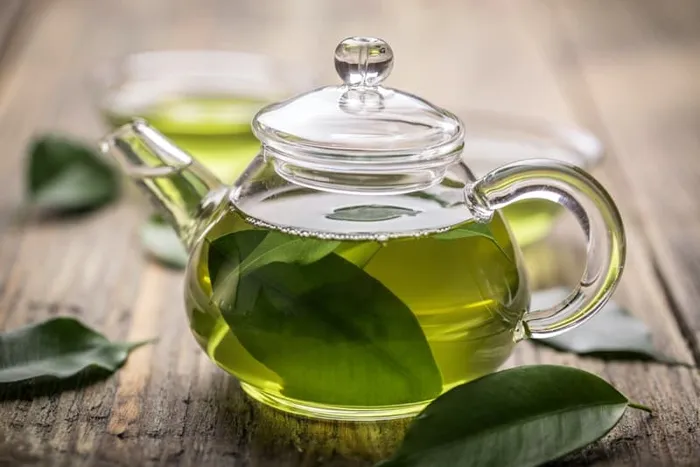 Những ai không nên uống trà xanh?