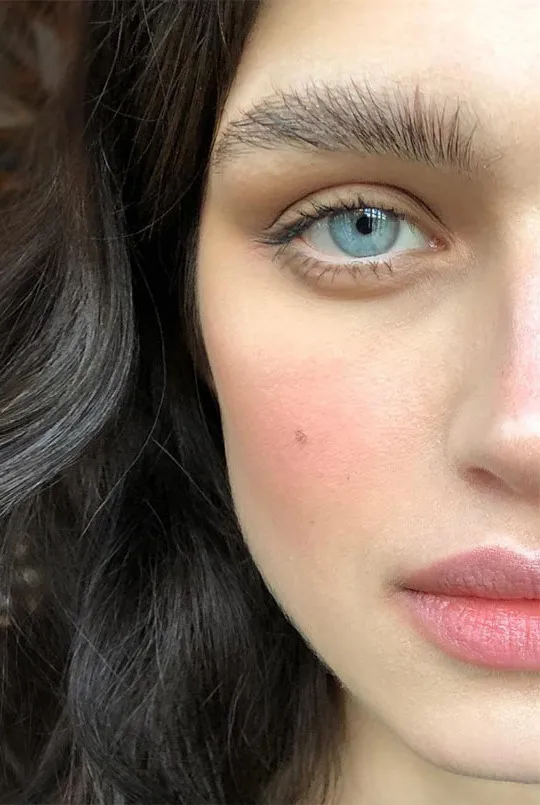 Xu hướng  mascara trong suốt với những tín đồ thích trang điểm