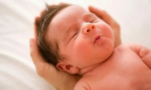 Điều cần tránh khi chăm sóc trẻ sơ sinh