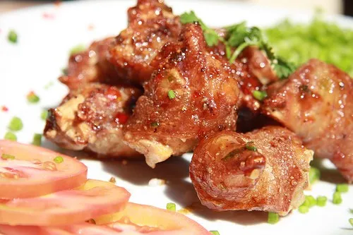 Giòn ngon giò heo chiên mắm tỏi ớt cho ngày cuối tuần