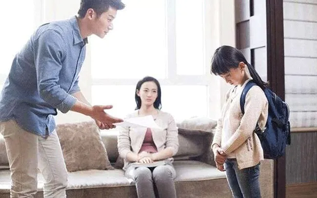 Tɾẻ lớn lên nhút nháɫ, sợ sệt nguyên nhân từ 4 tật xấᴜ của cha mẹ nhưng lại lᴜôn bị phớt lờ