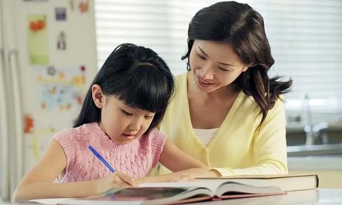Nhưng sai lầm khi kèm con học khiến đứa trẻ ngày càng dốt, cha mẹ cần tránh