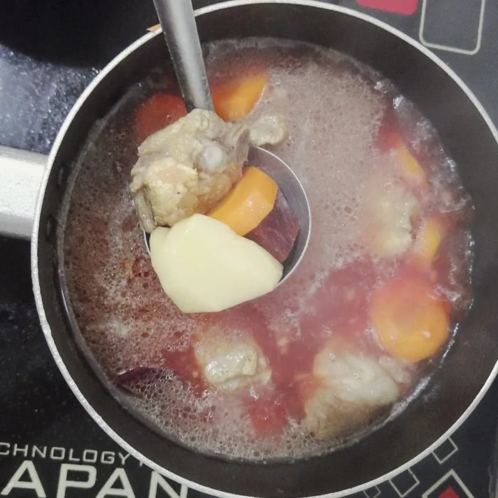 Cách nấu canh sườn non hẩm rau củ ngọt mát, cho bữa cơm dinh dưỡng