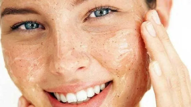 Tẩy tế bào chết là gì? Chu kỳ tẩy da chết bao lâu một lần?